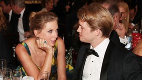Taylor Swift Diduga Beri Tanda Sudah Putus dari Joe Alwyn Saat Konser