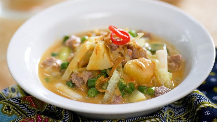 539437492 dished with vegetable made from the young papaya, is a vegetable dishes usually cooked by betawi community as a temanmakan wave, so in general this dished with vegetable always appears on the day of Idul fitri holiday. or for a feast served on the other.