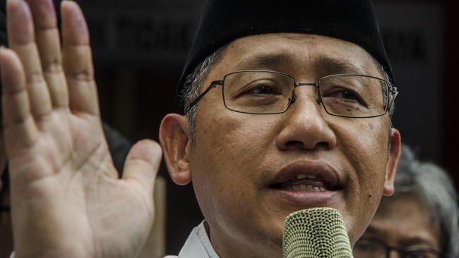 Anas Urbaningrum dan Sekjen PDIP Hasto mengkritik pernyataan SBY soal pergantian sistem pemilu di tengah proses yang telah berjalan bisa menimbulkan chaos.
