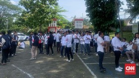 Simpatisan Anas Urbaningrum Berduyun-duyun ke Lapas Sukamiskin Bandung
