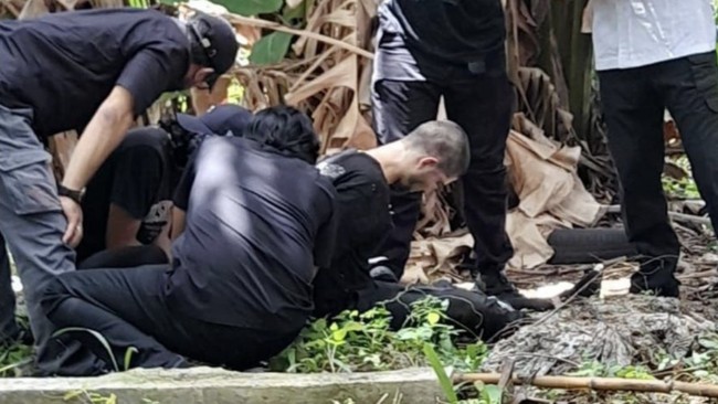 Anggota Densus 88 yang sempat ditusuk oleh pelaku terorisme asal Uzbekistan di Kantor Imigrasi Kelas I Jakarta Utara meninggal setelah menjalani perawatan.