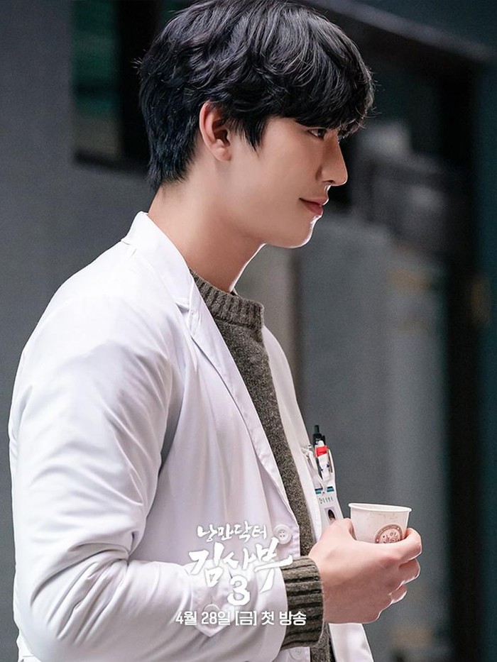 Bukan tanpa alasan, keduanya merupakan sama-sama sosok dokter yang pantang menyerah dan gigih dalam mengobati pasien sesulit kondisi apapun./ Foto: instagram.com/sbsdrama.official