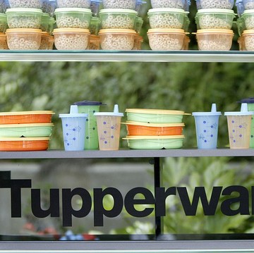 img-title Tupperware Resmi Pamit dari Indonesia Setelah Berjaya 33 Tahun, Pesan Terakhirnya Bikin Haru!