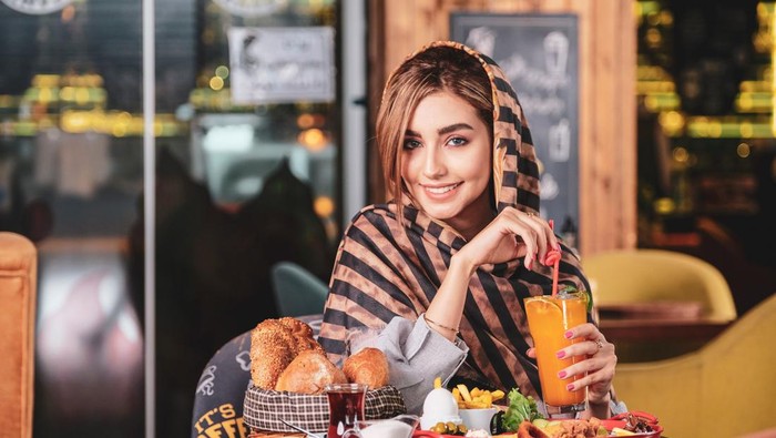 6 Kebiasaan Saat Lebaran yang Bisa Bikin Perut Buncit, Harus Dihindari!