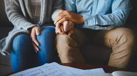 9 Tanda Kamu Tak Bahagia dengan Dia Meski Saling Cinta
