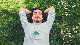 5 Cara Menghilangkan <i>Earworms</i>, Saat Lagu Terngiang di Kepala