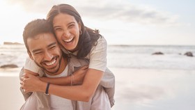 Tak Melulu Bercinta, Ini 6 Tips Biar Makin Intim dengan Pasangan