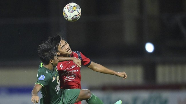 Persebaya Surabaya mengalahkan Arema FC dalam laga lanjutan Liga 1 di Stadion Sekolah Tinggi Ilmu Kepolisian, Jakarta, Selasa (11/4) malam.