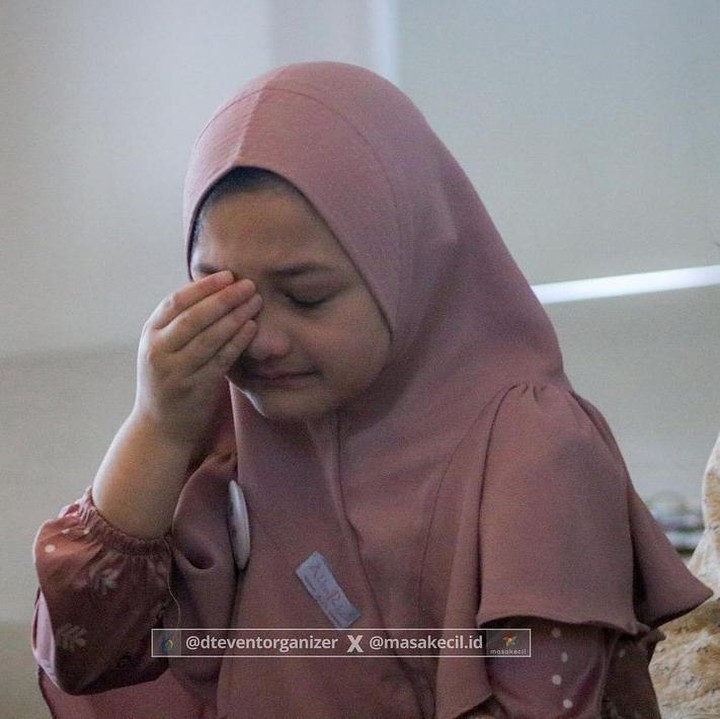 <p>"Arsy nangis pas hari terakhir pesantren kilat, pas bahas tentang keluarga," katanya seraya menyisipkan emoticon menangis. (Foto: Instagram: @queenarsy)</p>
