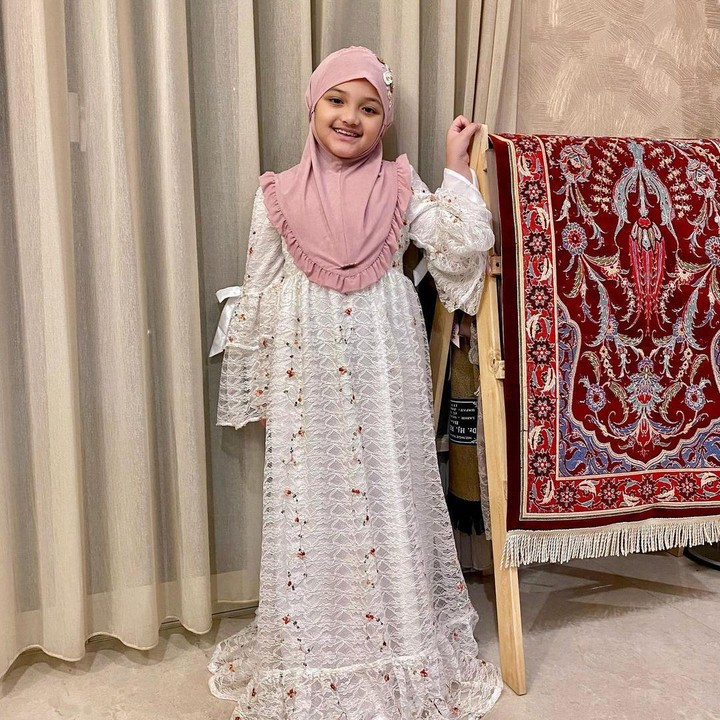 <p>Di bulan Ramadan ini, Arsy Addara M Nurhermansyah atau yang akrab disapa Arsy, mengikuti pesantren kilat, Bunda. Pesantren ini diadakan selama 4 hari mulai dari 7 hingga 9 April 2023. (Foto: Instagram: @queenarsy)</p>