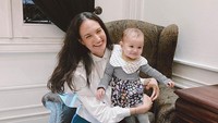 5 Potret Anak Bayi Artis Berwajah Blasteran, Menggemaskan Banget Bun