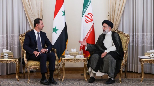 Presiden Iran Ebrahim Raisi dan Presiden Suriah Bashar Al Assad membahas insiden serangan Israel ke Masjid Al Aqsa dan rentetan serangan roket ke negara itu.