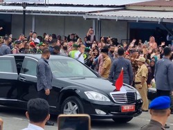Jokowi yang Kini Hobi Ajak Menteri-Gubernur Naik Mobil RI 1