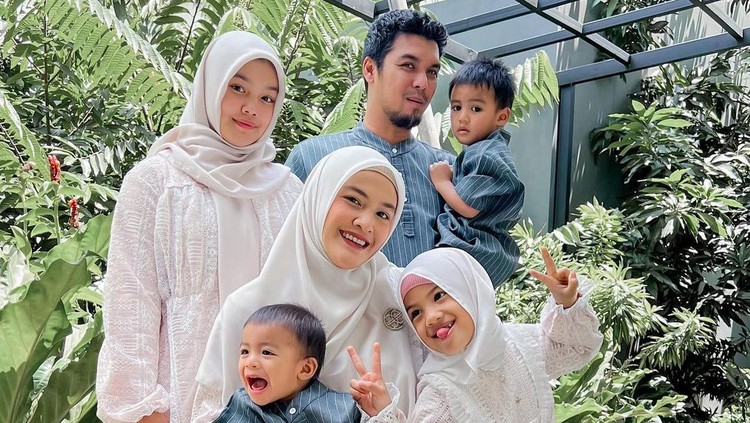 Ratu Anandita & Mario Irwinsyah Ratu Anandita & Mario Irwinsyah