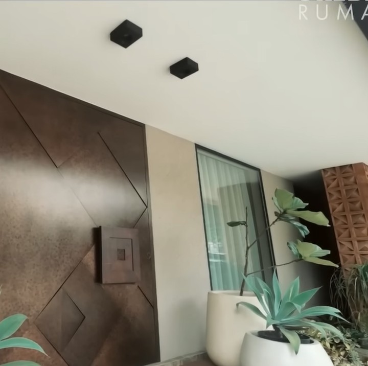 <p>Beberapa waktu yang lalu, Atta Halilintar menyambangi rumah milik Al, El, dan Dul nih, Bunda. Dalam kesempatan ini, ada Maia Estianty serta Al yang menemani Atta melihat-lihat isi rumah mereka. (Foto: YouTube AH)</p><p></p>