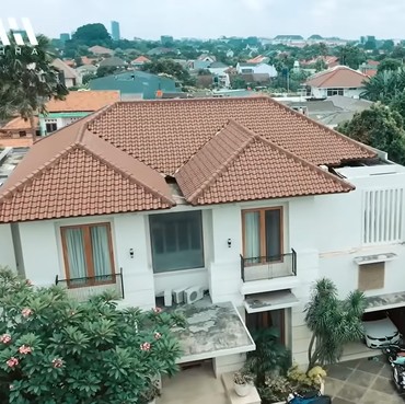 Bikin Stres Sampai Hilang Gairah, Ini 7 Potret Rumah Ria Ricis yang Dicicil Teuku Ryan