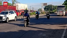 VIDEO: Pemudik Bermotor Mulai Terlihat Di Jalan Pantura Karawang
