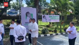VIDEO: Simpatisan Nyanyikan Yel Sambut Kebebasan Anas Urbaningrum