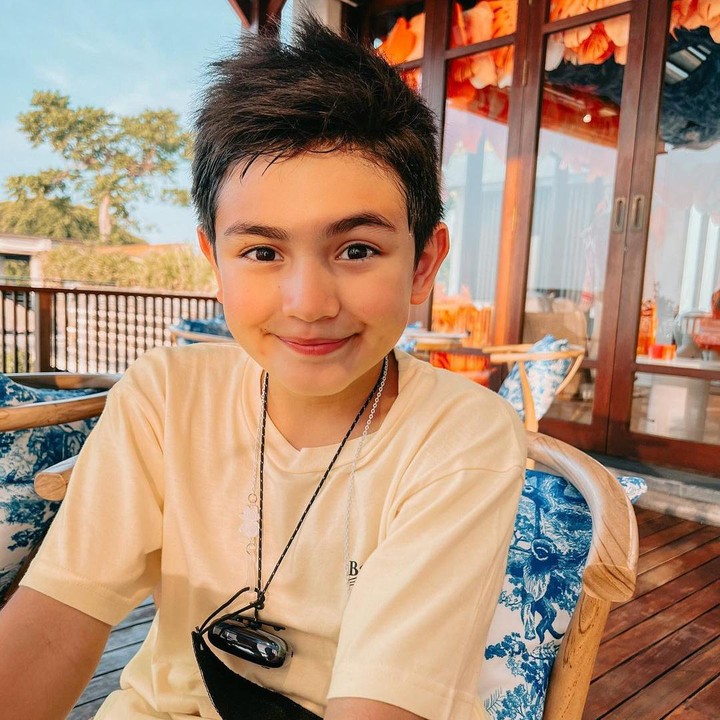 <p>Netizen memuji wajah Abang Q yang tampan seperti sang ayah. "Wajah Ayah nya bangetss," tutur akun @ow_ol****. (Foto: Instagram @carissa_puteri)<br /><br /><br /></p>