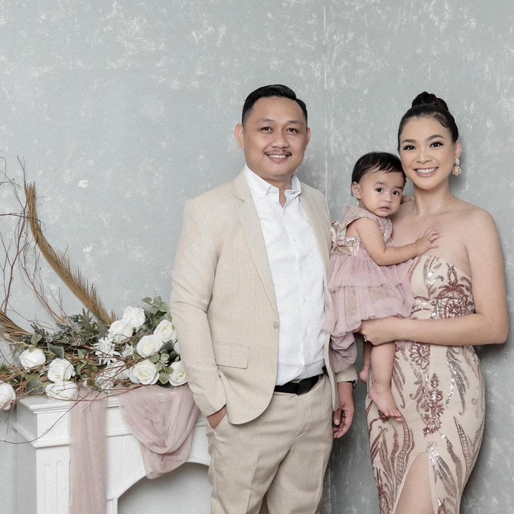 <p>Dari pernikahan tersebut, Kezia Warouw dan suami telah dikaruniai seorang putri cantik bernama Kylie Dyke Rantepadang. Baby Kylie lahir pada 24 November 2020 lalu. (Foto: Instagram @keziawarouw)</p>
