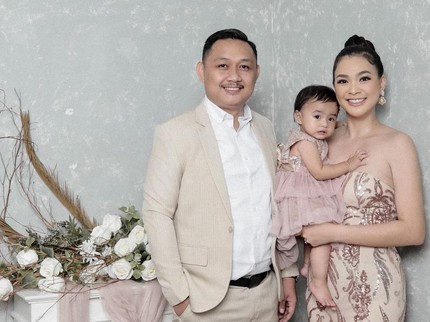 7 Potret Kezia Warouw Puteri Indonesia dan Suami Polisi Beserta Anak Perempuannya