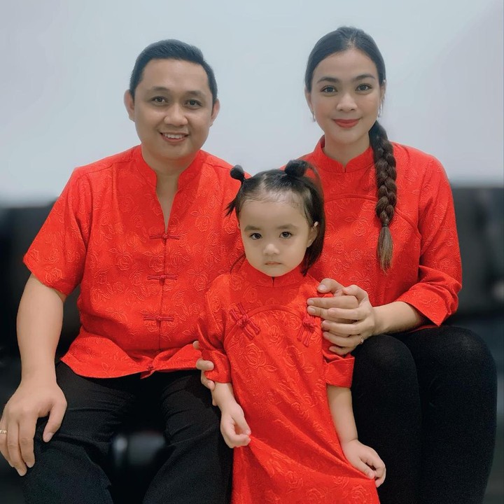 <p>Kini putrinya tumbuh semakin besar, Kezia kerap merasa waktu berjalan dengan sangat cepat. "Tak terasa waktu cepat berlalu dan penyertaan Tuhan bagimu sungguh nyata Ky, terutama dalam tumbuh kembangmu sampai Papa & Mama terheran-heran di buat takjub oleh-Nya," ungkap Kezia. (Foto: Instagram @keziawarouw)</p>