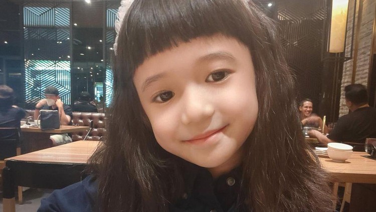 Anting Putri Nycta Gina Menacap di Kulit