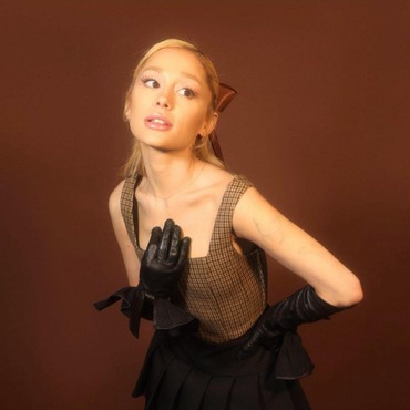 Ariana Grande Keluar dari Manajemen Scooter Braun?