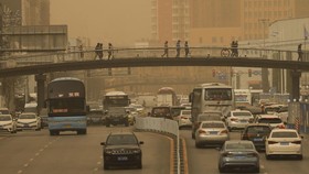 Badai Pasir Hantam China, Picu Polusi Parah Bikin Warga Siaga