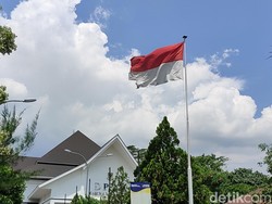 Duh! Bendera Indonesia Rawing Berkibar di Kantor DPRD Cianjur