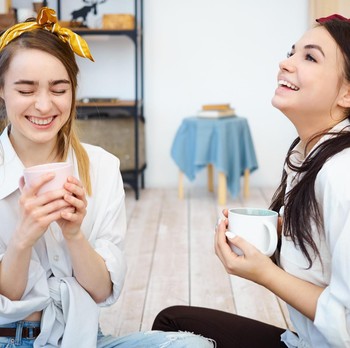 5 Ciri Menarik Orang dengan Aura Positif yang Menyenangkan untuk Jadi Teman