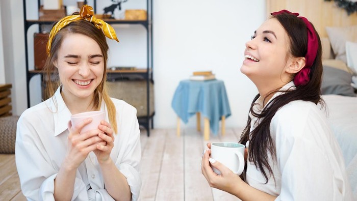 5 Ciri Menarik Orang dengan Aura Positif yang Menyenangkan untuk Jadi Teman