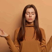 Nggak Pakai Emosi, Ini 6 Zodiak yang Dikenal Sabar Banget! Ada Kamu?