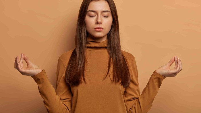 Nggak Pakai Emosi, Ini 6 Zodiak yang Dikenal Sabar Banget! Ada Kamu?