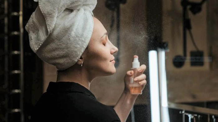 BeauPicks: 4 Rekomendasi Face Mist yang Ampuh Memberikan Kelembapan Ekstra pada Wajah Saat Puasa, Bikin Kulit Segar!