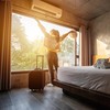 Ilustrasi perempuan solo traveling