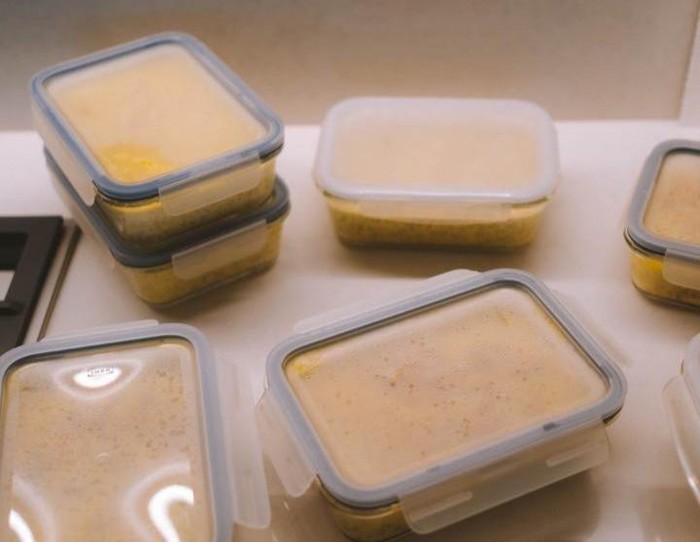 Ilustrasi wadah makan berbahan plastik/Foto: Unsplash/Kate Trifo
