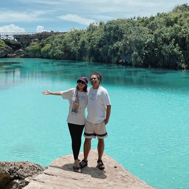 Liburan ke Sumba, Penampilan Anak Indah Permatasari & Arie Kriting Tuai Pujian