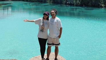 Liburan ke Sumba, Penampilan Anak Indah Permatasari & Arie Kriting Tuai Pujian