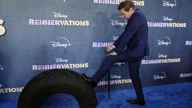 Jeremy Renner Akan Rilis Album Terinspirasi dari Kecelakaan Fatal
