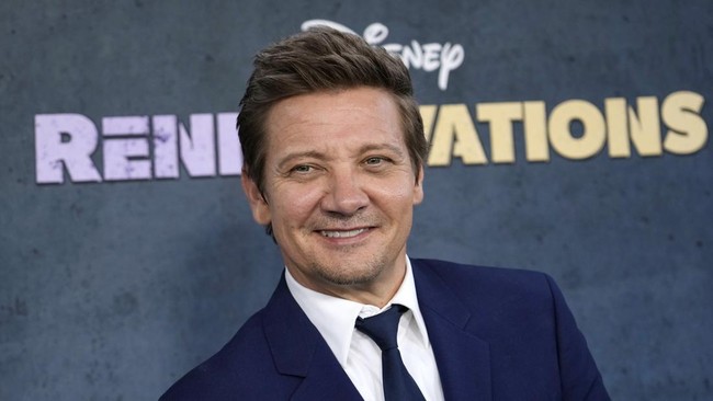 Jeremy Renner Kembali Beraksi di 'Knives Out 3' Pasca Kecelakaan yang Menegangkan