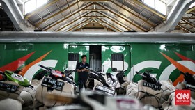FOTO: Antusiasme Warga Ikut Mudik Motor Gratis Naik Kereta Api