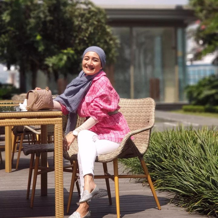 <p>Beberapa waktu yang lalu, Nini muncul dengan kabar yang bikin netizen tersentuh. Ia membicarakan soal anak laki-lakinya yang bernama Chiro Elguardo Ramadhan Marki. (Foto: Instagram @ninicarlina_real)<br /><br /><br /></p>