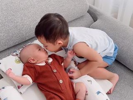 7 Potret Lucunya Anak-Anak Dinda Hauw dan Rey Mbayang, Tingkah Putra Pertama Gemas
