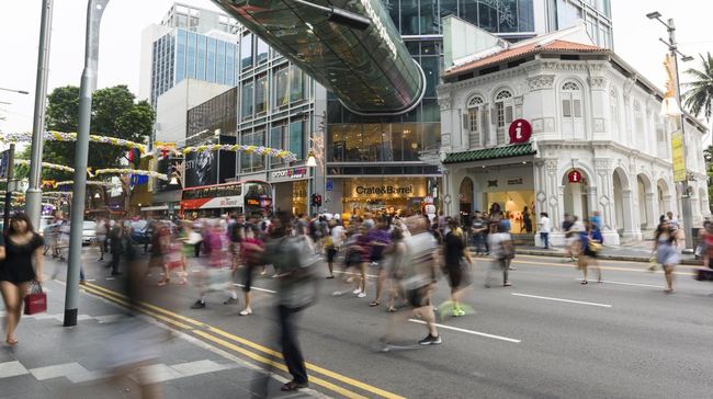 Sebanyak 20 turis asal China mengklaim mereka ditelantarkan di Race Course Road, Singapura oleh sopir bus mereka pada pekan lalu.