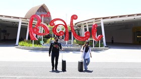 Imigrasi Bali Bantah soal Denda Rp15 Juta Paspor Kotor Turis Australia
