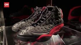 VIDEO: Sepatu Basket Michael Jordan Dilelang, Laku Rp32,6 Miliar