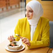 Terapkan 8 Cara Sederhana Ini, Agar Asam Lambung Nggak Kambuh Saat Bersantap di Hari Lebaran!