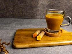 Ternyata Ini Waktu Terbaik Minum Air Rebusan Kunyit untuk Kesehatan