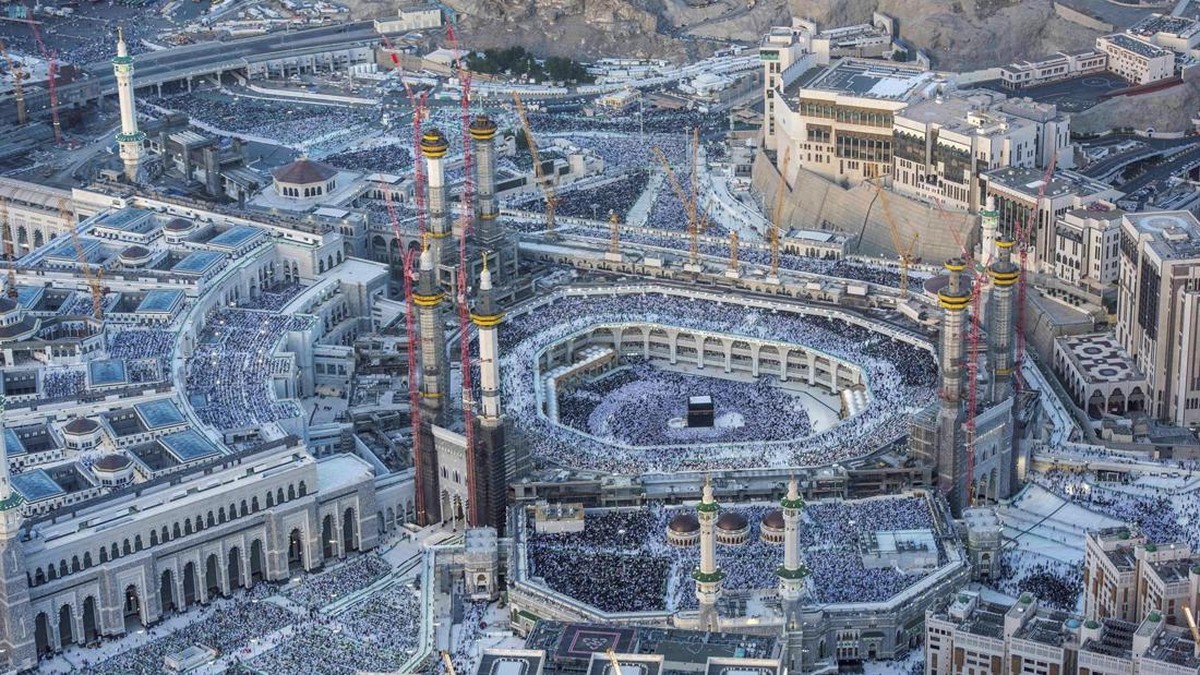 FOTO: 950 Ribu Jemaah Padati Masjidil Haram Sejak Awal Ramadan